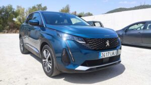 Peugeot 3008 año 2021 1.5 blueHDI allure (2)